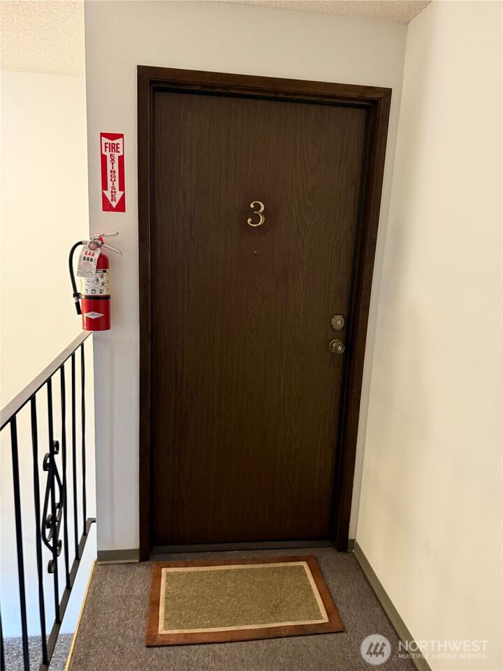 Property Photo:  2209  Colby Avenue 3  WA 98201 