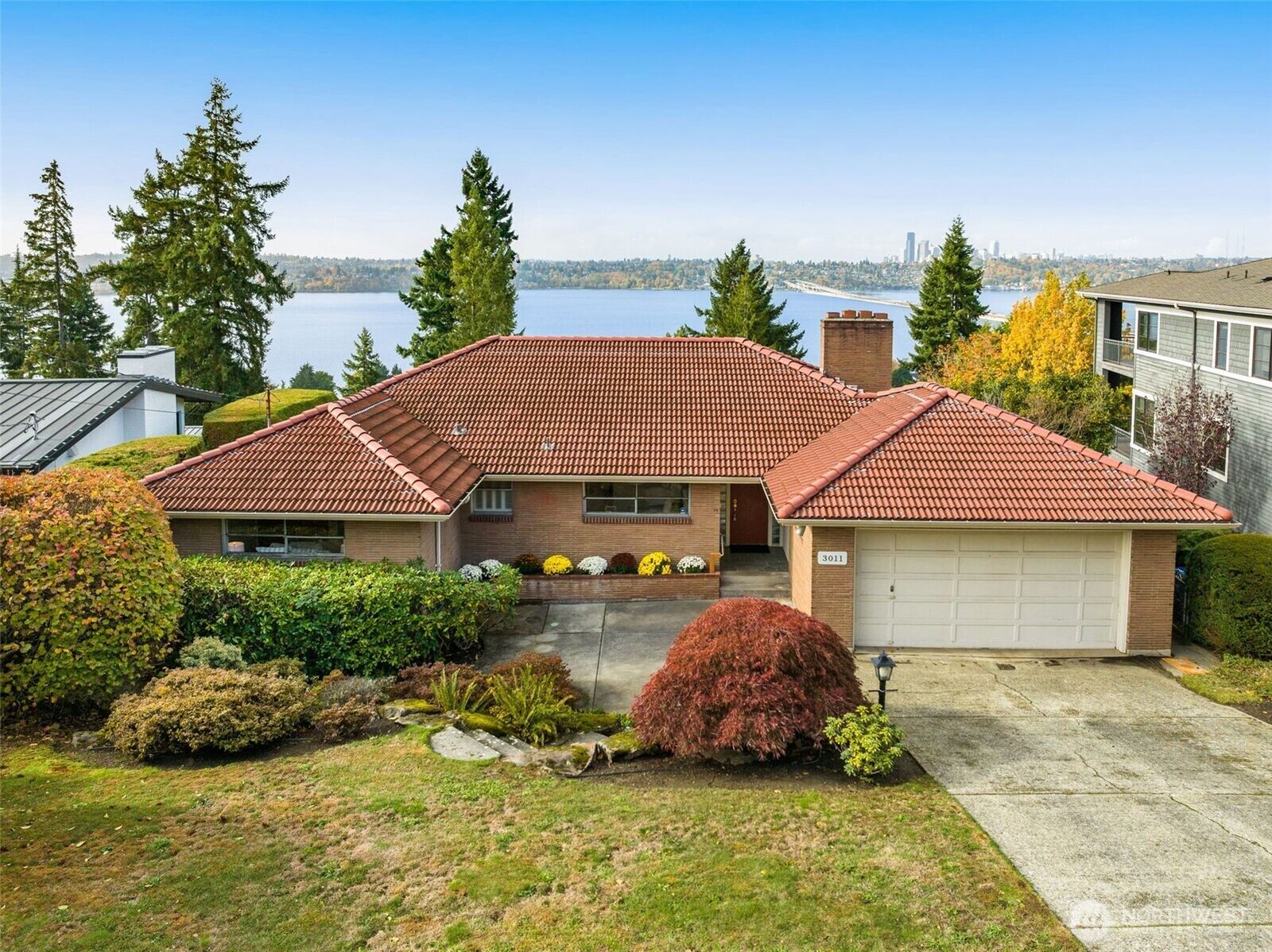 Property Photo:  3011  70th Avenue SE  WA 98040