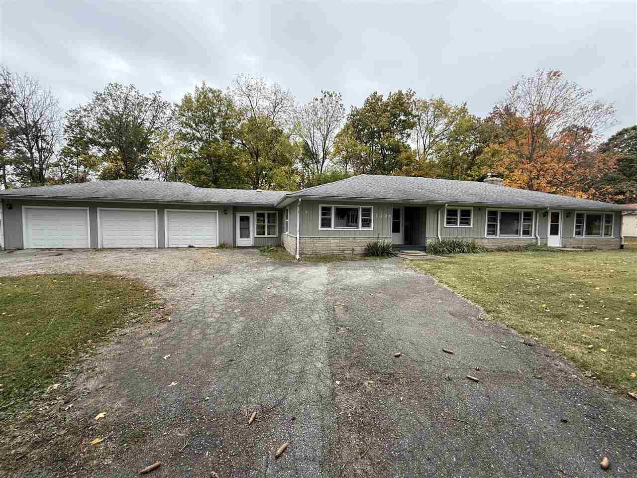 Property Photo:  1330 Glendale Drive  IN 47374 