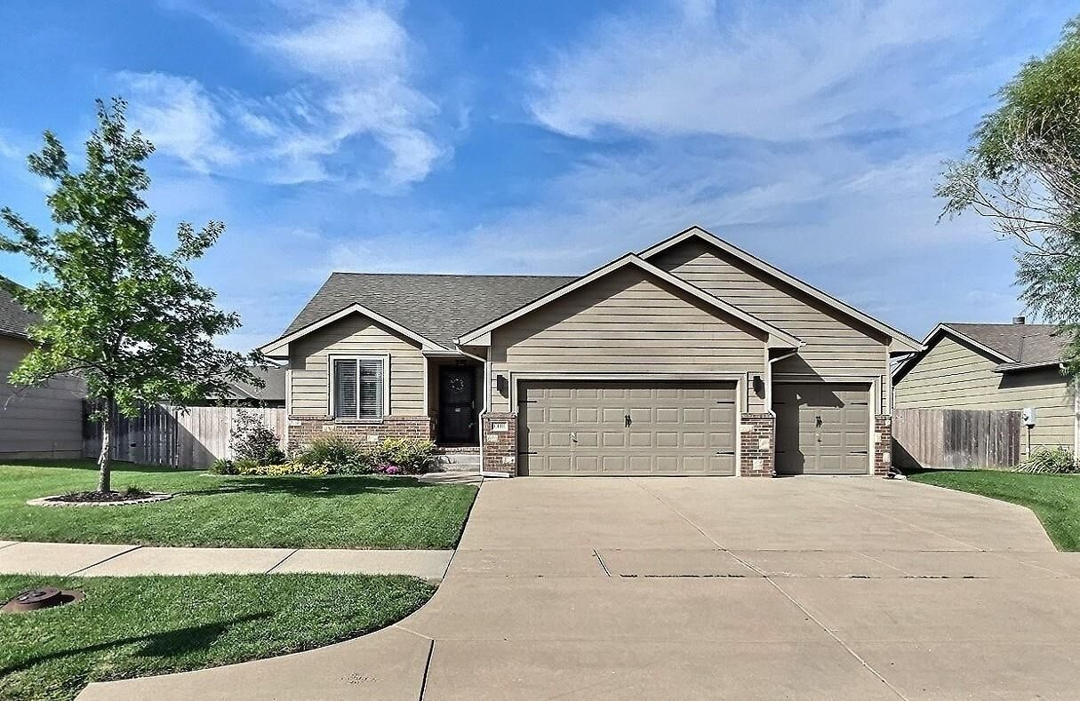 Property Photo:  1418 E Rough Creek Rd  KS 67037 