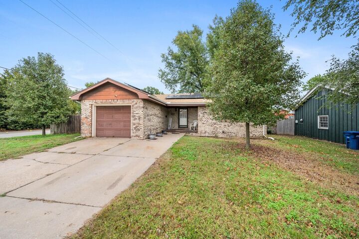 Property Photo: 1418 Money St KS 67010