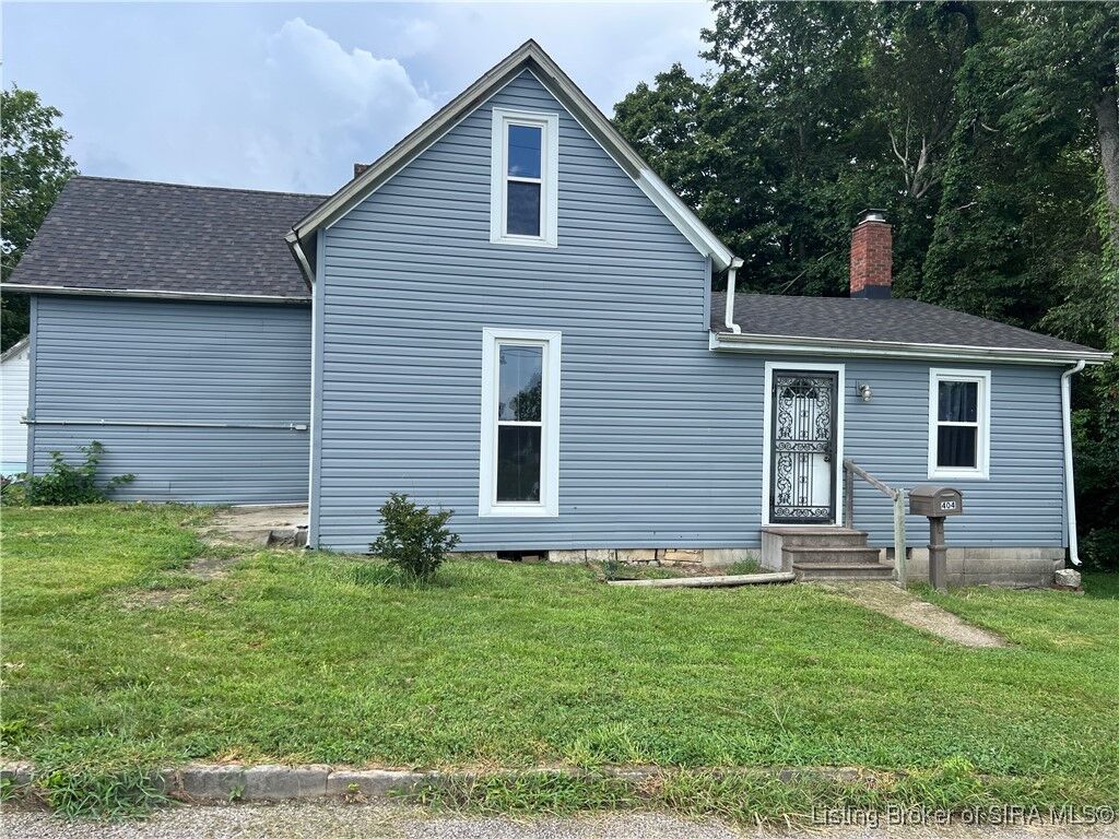 Property Photo:  404 E Mulberry Street  IN 47167