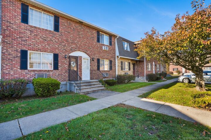 Property Photo:  36 Sharon Road Apt 6  CT 06705