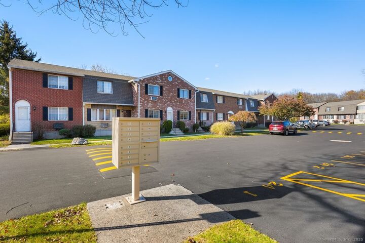 Property Photo:  36 Sharon Road Apt 6  CT 06705 