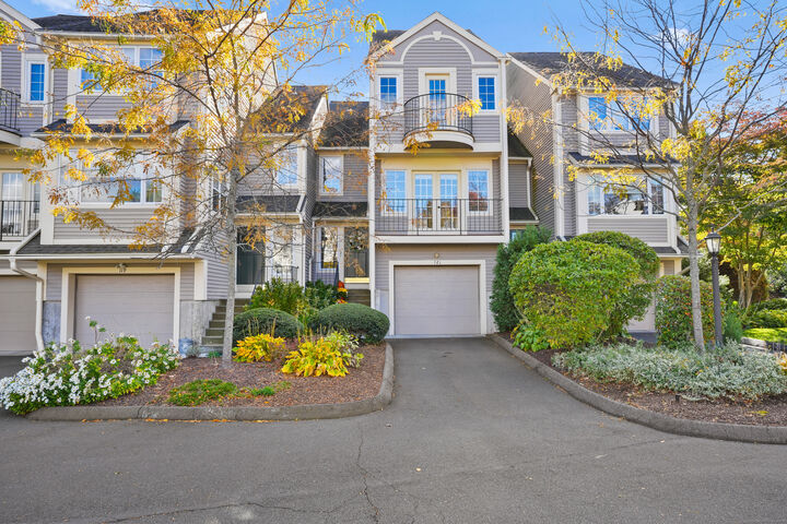 Property Photo:  121 Paugusett Circle  CT 06611 