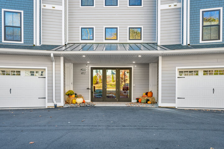 Property Photo: 401 Albany Turnpike 307 CT 06019