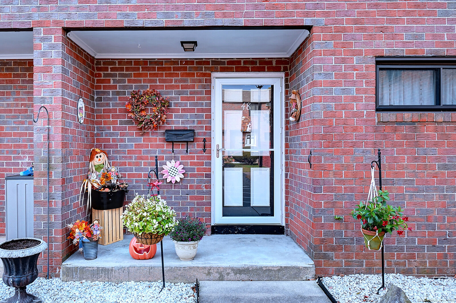 Property Photo:  48 Sharon Lane  CT 06109 