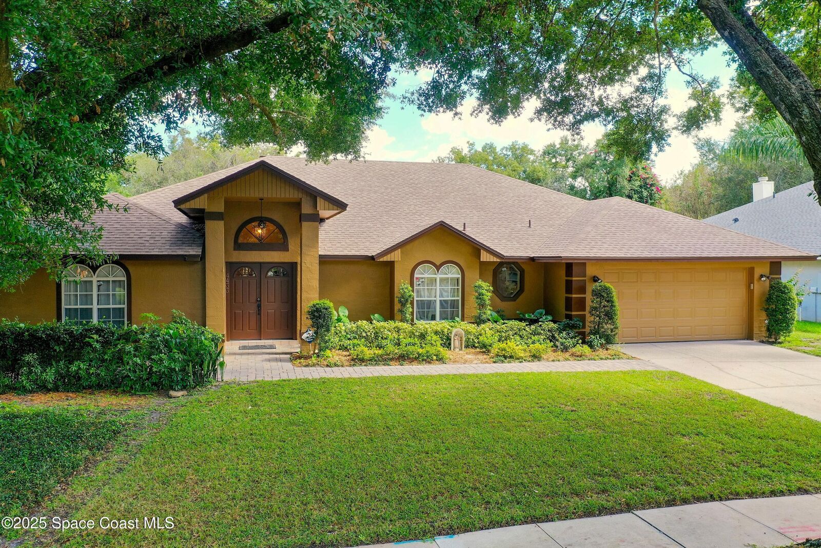 Property Photo:  4433 Winderwood Circle  FL 32835 