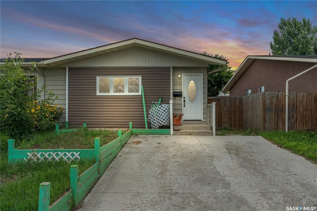 Property Photo:  3922 Diefenbaker Drive 303  SK S7L 6C6 