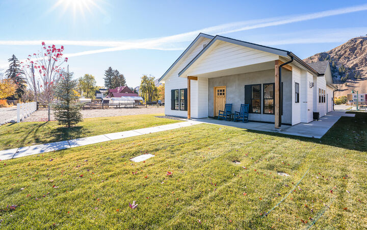 Property Photo:  700 N 1st Ave  ID 83333