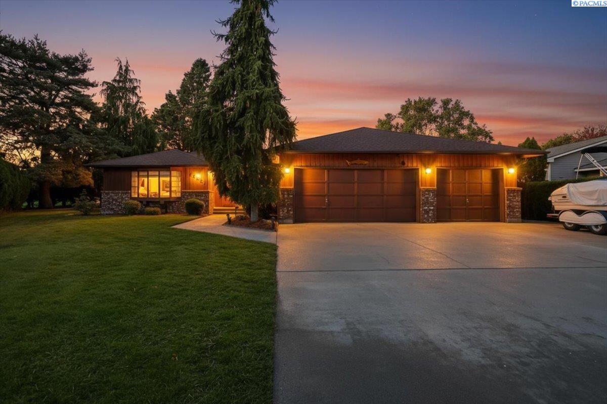 Property Photo:  1675 April Loop  WA 99354