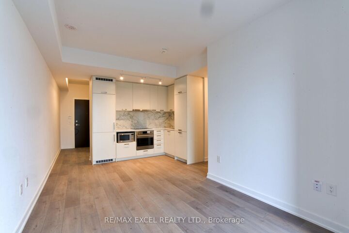 Property Photo:  38 Honeycrisp Crescent 1102  ON L4K 0M8