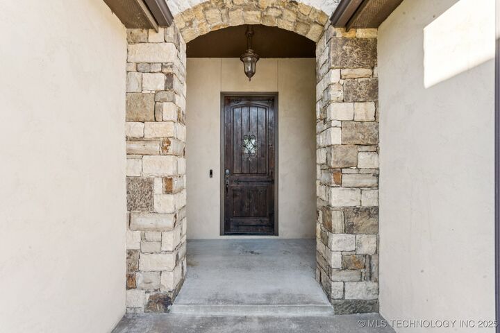 Property Photo:  4710 S 162nd  OK 74134 