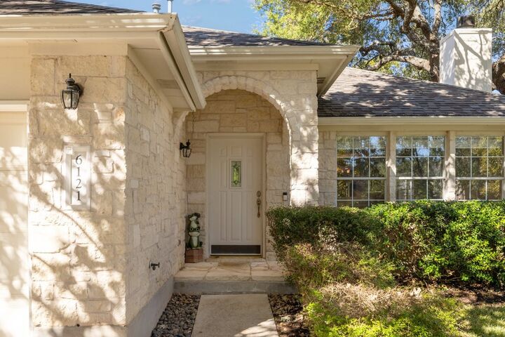 Property Photo:  6121 Jumano Lane  TX 78749