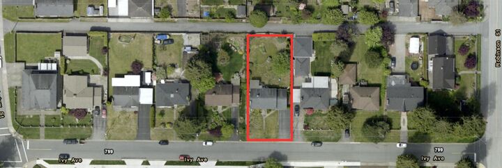 Property Photo: 719 Ivy Avenue BC V3J 2J1
