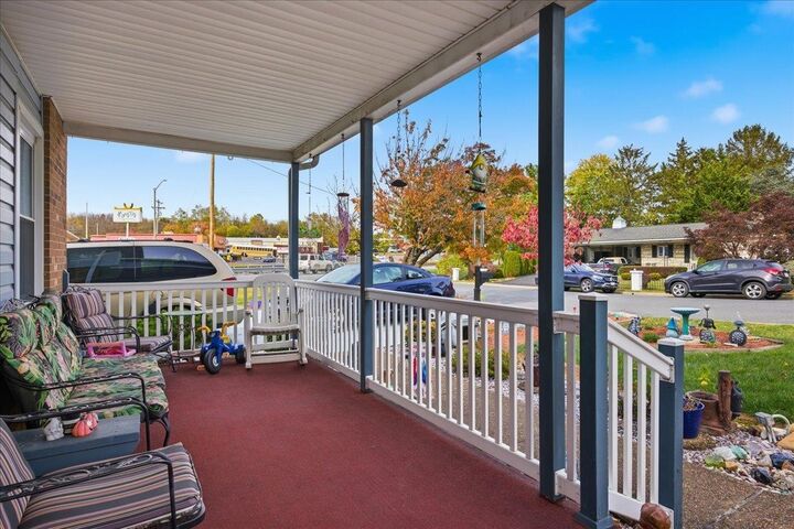 Property Photo: 811 Spotswood Dr VA 22801