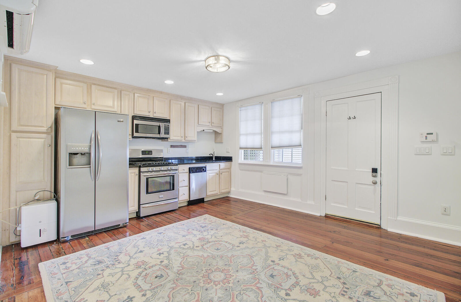 Property Photo:  33 Pitt Street # 7  SC 29401 