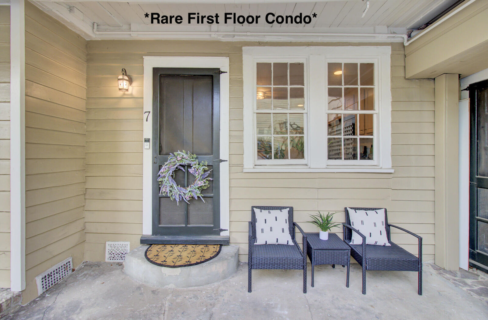 Property Photo:  33 Pitt Street # 7  SC 29401 