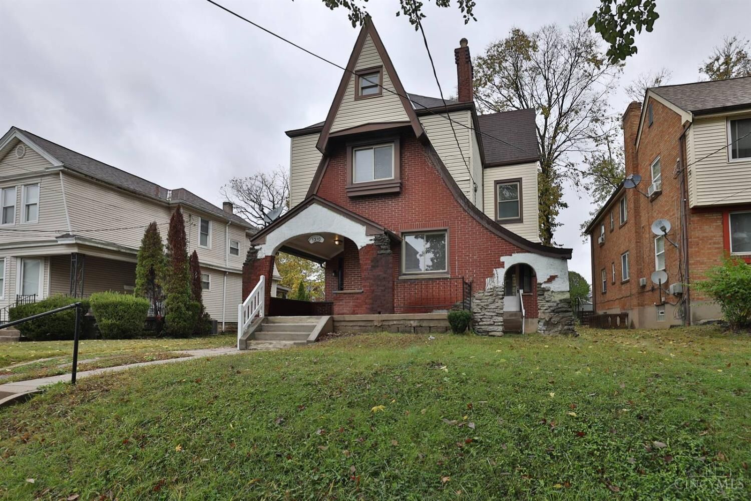 Property Photo:  1310 Franklin Avenue  OH 45237