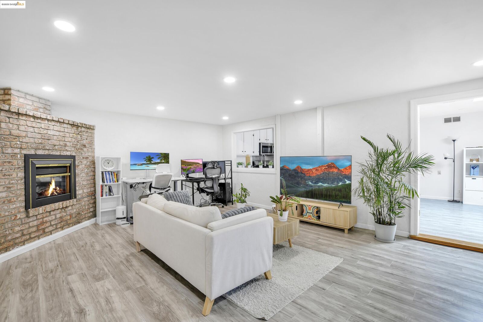 Property Photo: 185 Evening Star Ct CA 95035