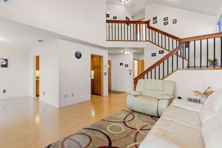 Property Photo: 35 Leonard Ct CA 94502