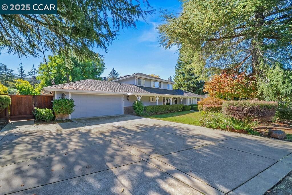 Property Photo: 399 Verona Ave CA 94526