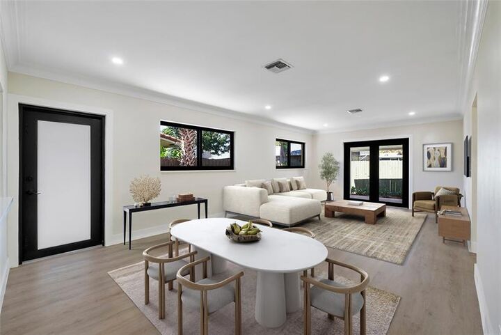 Property Photo: 617 NE 38th St FL 33334