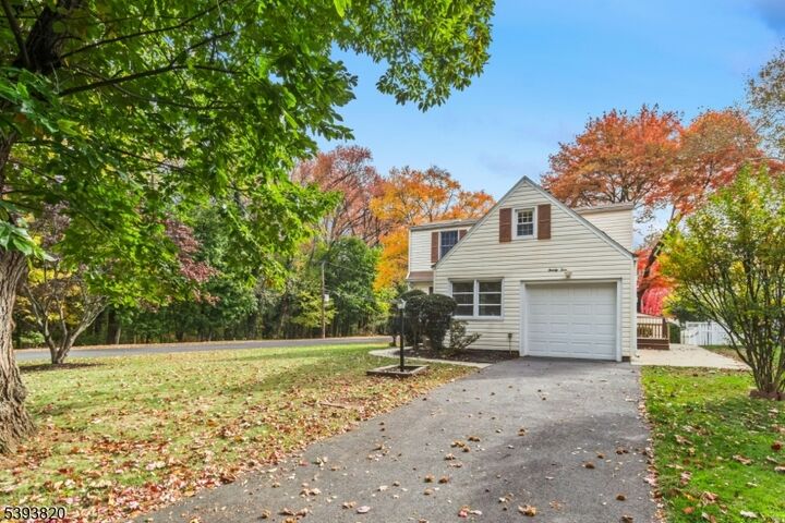 Property Photo: 24 Oneida Pl NJ 07016