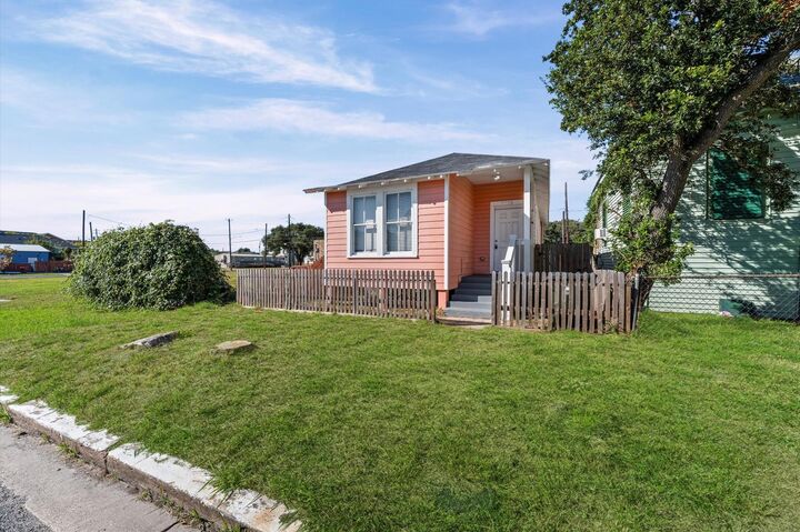 Property Photo:  2818 Avenue M 1/2  TX 77550 