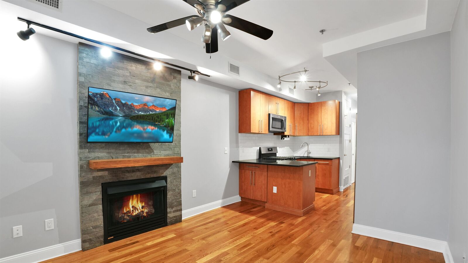 Property Photo: 717 Adams St 1R NJ 07030