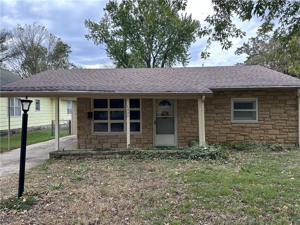 Property Photo: 1425 Irving Street KS 67301