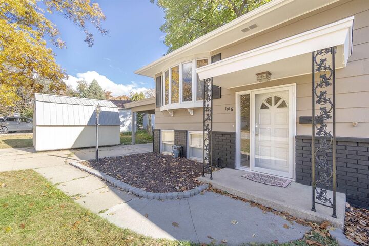 Property Photo: 1916 Ashland Avenue IA 50613