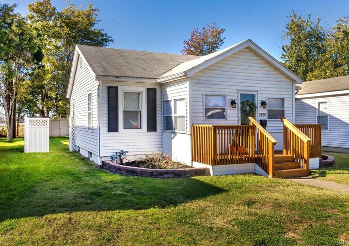 Property Photo:  2120 Harding Avenue  IN 47711 