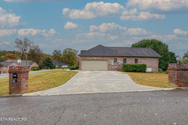 Property Photo: 3201 Roanoke Circle TN 37920