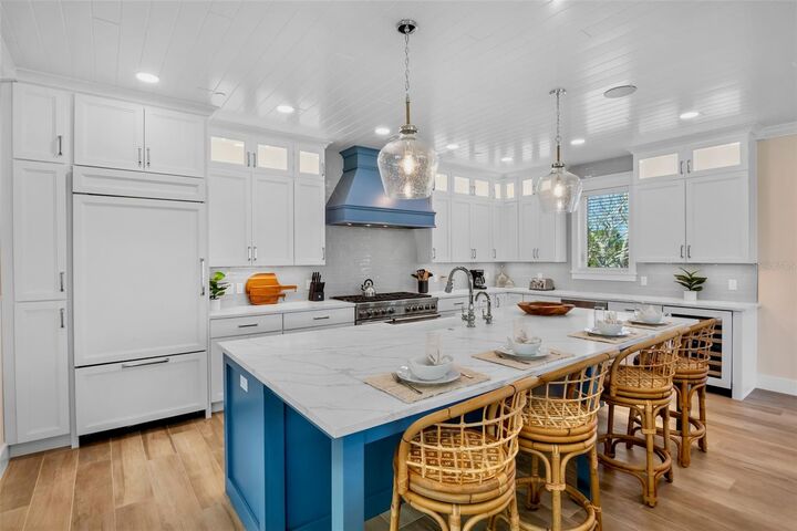 Property Photo:  135 Avenida Veneccia  FL 34242