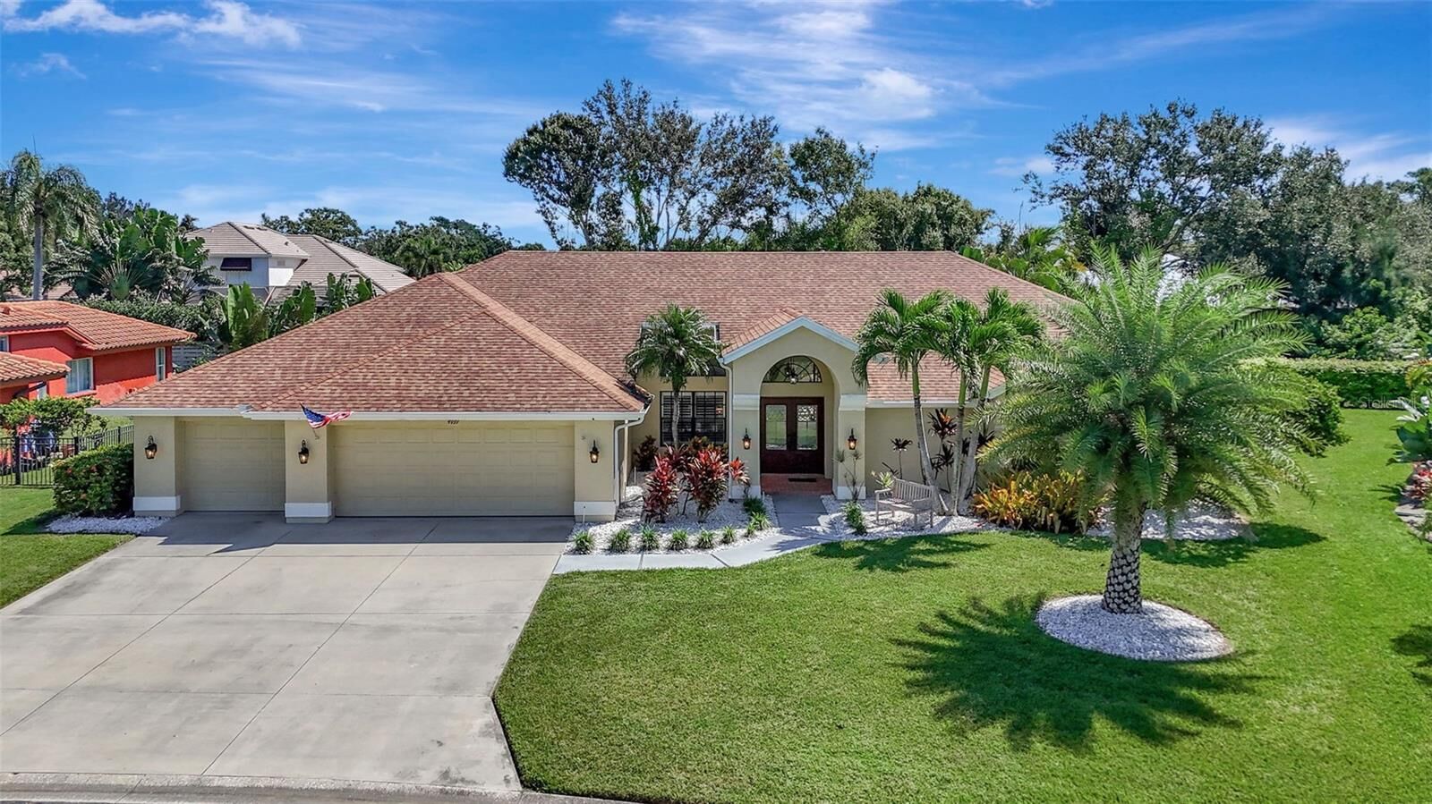Property Photo:  4939 Fallcrest Circle  FL 34233 