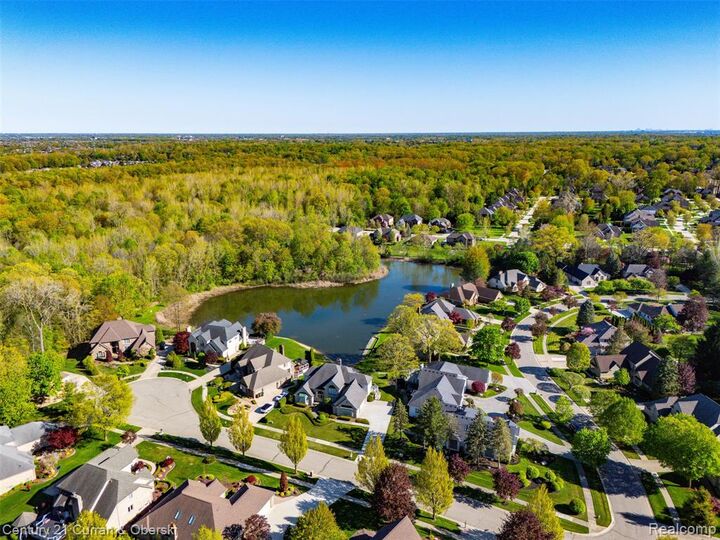 9039 Oakridge Trail Trail  Shelby Twp MI 48317 1823 photo