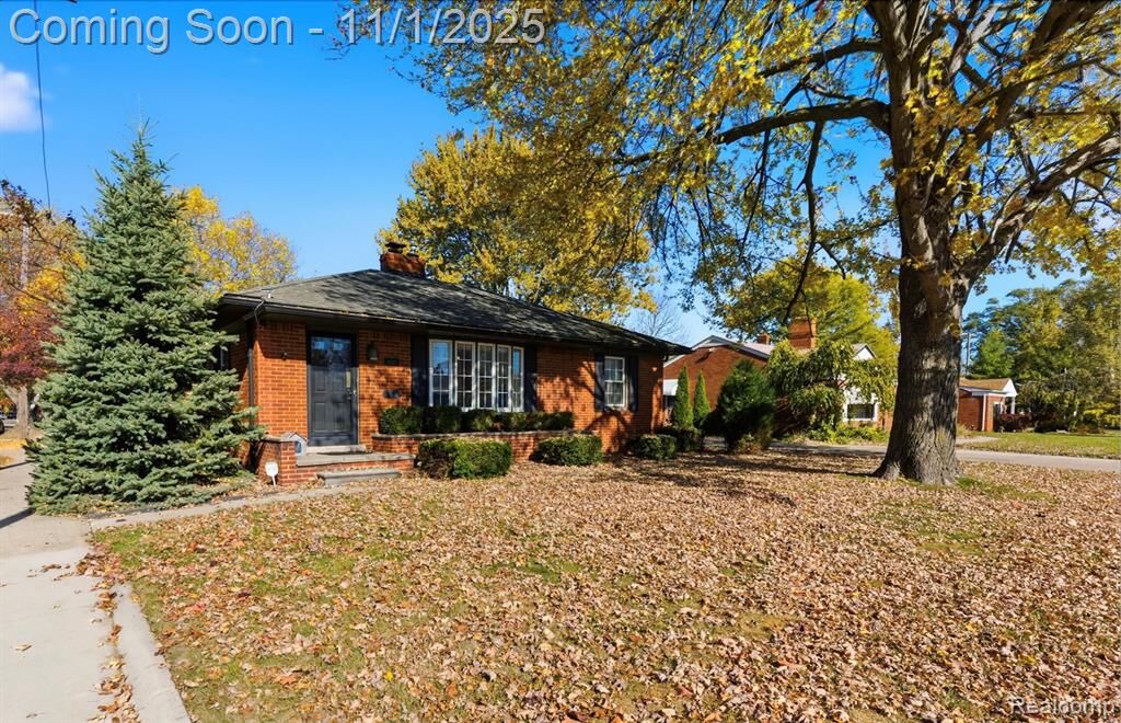 Property Photo:  20221 E 11 Mile Road  MI 48081 1462 