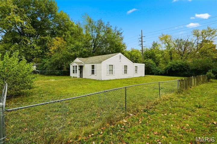 Property Photo: 1626 Nemnich Avenue MO 63136