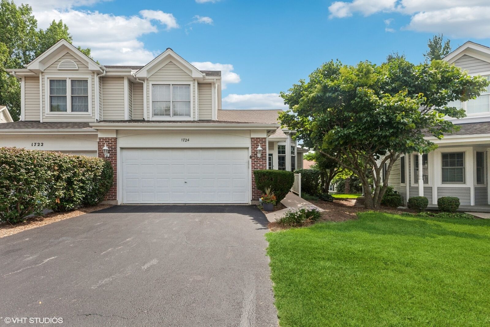 Property Photo:  1724 Waverly Circle  IL 60174 