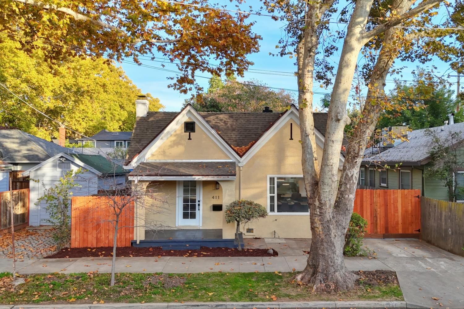 Property Photo:  411 Alhambra Boulevard  CA 95816 
