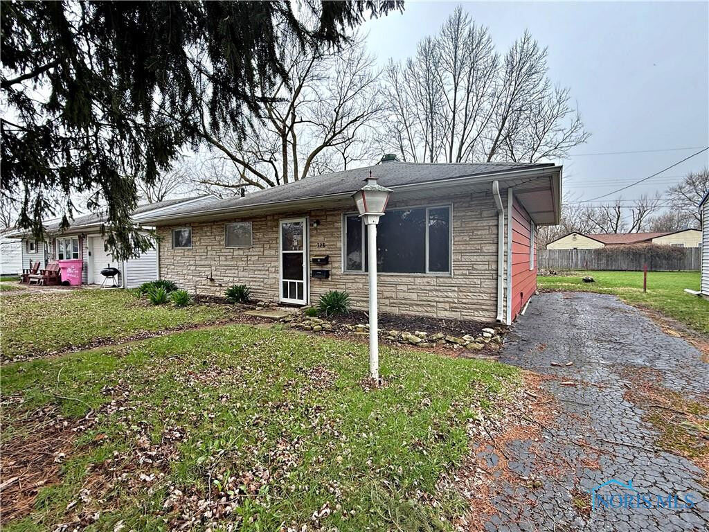 Property Photo: 728 Oaklawn Avenue OH 44830