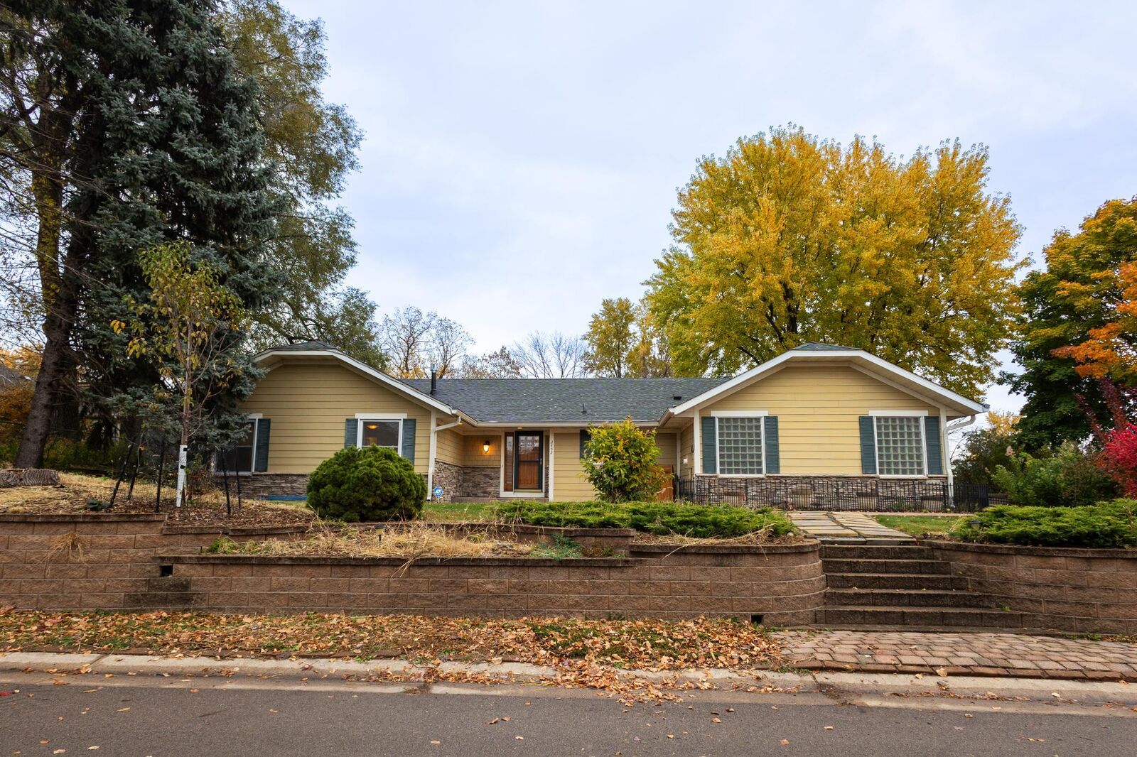 Property Photo:  2452 Sunrise Drive  MN 55117 