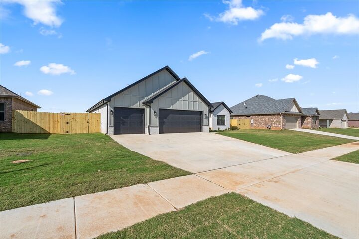 Property Photo:  111 N Banner Avenue  AR 72730 