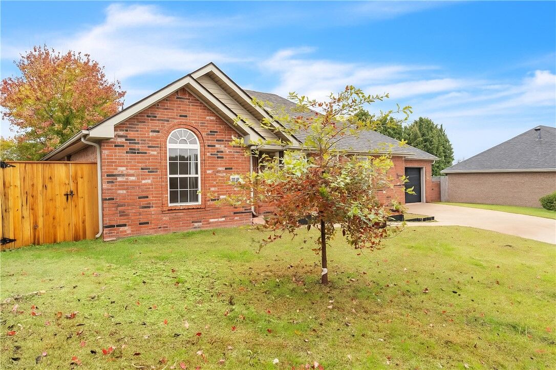 Property Photo:  501 Warrick Way  AR 72719 