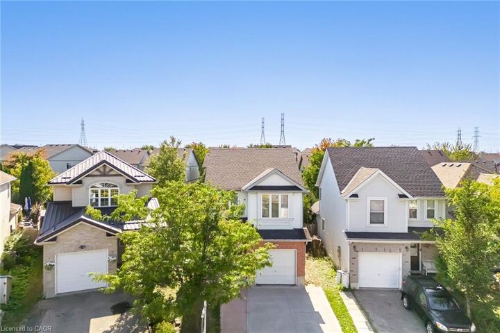 Property Photo:  525 Chablis Drive  ON N2T 2Y1