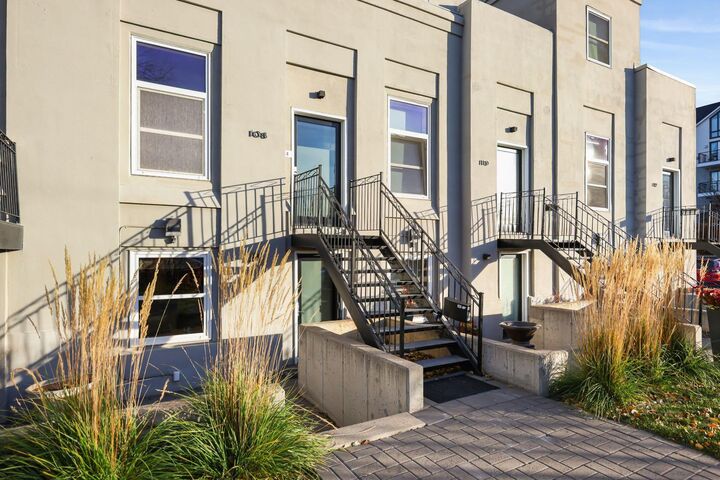 Property Photo: 108 18 Avenue SE AB T2G 1K8