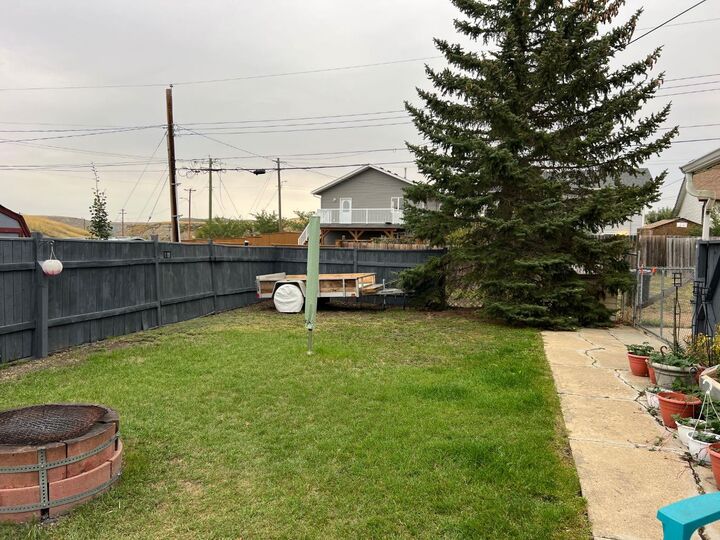 Property Photo: 704 Bankview Drive AB T0J 0Y6