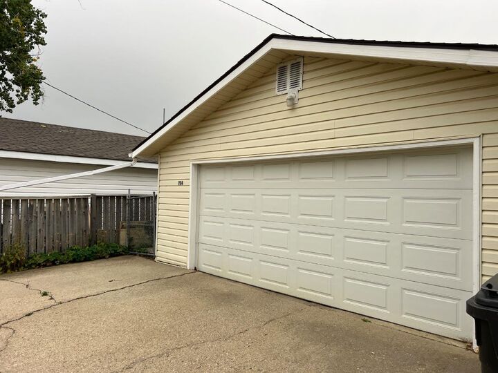 Property Photo:  704 Bankview Drive  AB T0J 0Y6 