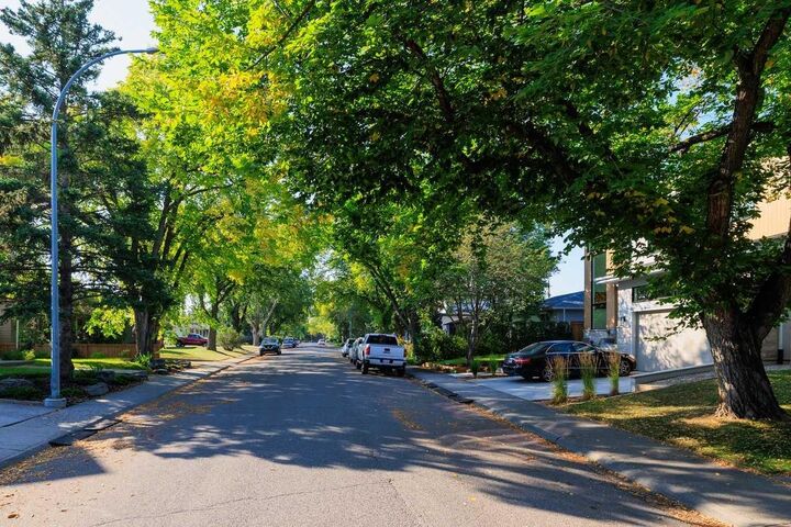 Photo de la propriété:  319 42 Street SW  AB T3C 1Y4